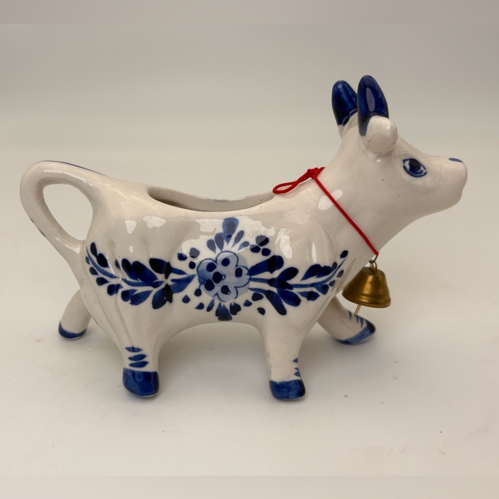 Charming Vintage Hand-painted  Delft Holland Blue and White Ceramic Cow Creamer - Picture 2 of 14
